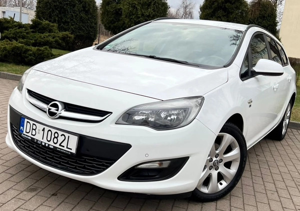 Opel Astra cena 22599 przebieg: 186000, rok produkcji 2012 z Wałbrzych małe 407